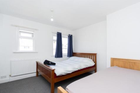 Laburnum Road 04641.jpg