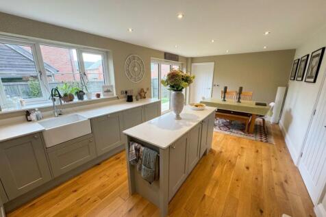 Kitchen 1.jpeg