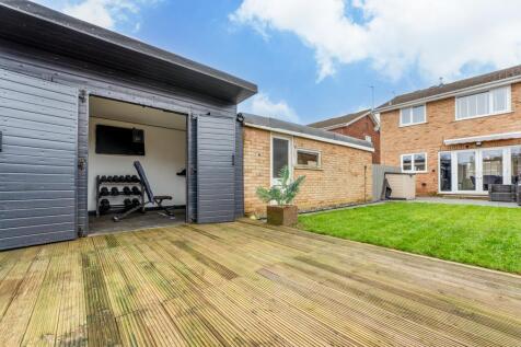 119 Churchill Way, Burton Latimer-6.jpg