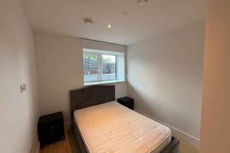 Coombe Hill House, Beverley Way, New Malden, Kingston Upon Thames photo 4