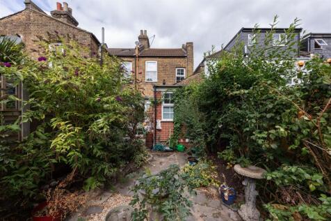 Barclay Road, E17
