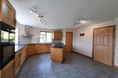 Kitchen2.jpg