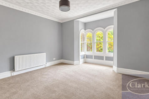 01_Living_Room_Bay_Window