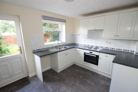Kitchen (2).JPG