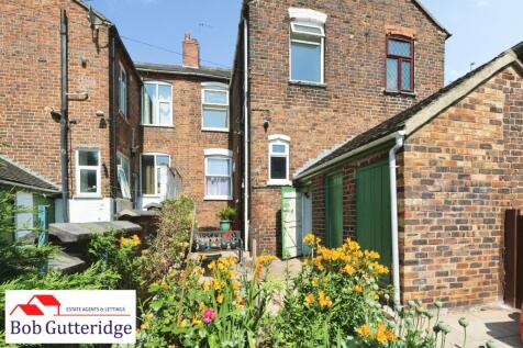 ENCLOSED REAR GARDEN