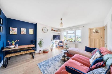 Hounslow, TW3 - property photo