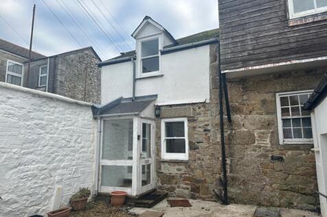 2-bed flat on Penzance, £1,000/mo