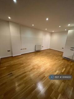 Walbrook Court, Edgware, HA8 photo 4
