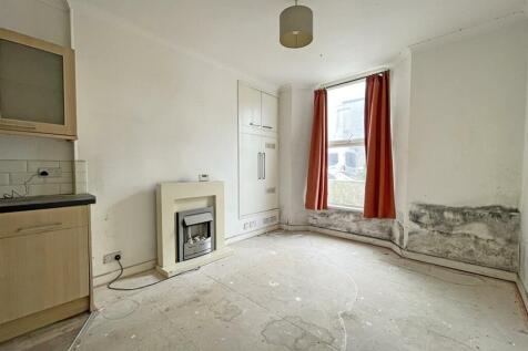 Charlotte Street 41 Flat 2 Living Room 2.jpg