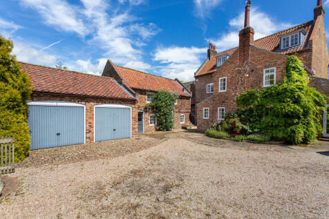 Outbuilding/Garaging