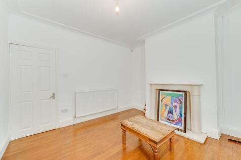 LIVING ROOM AND KITCHEN/DINER