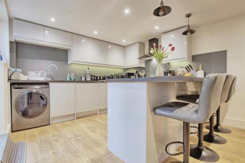 Kitchen 2.jpg