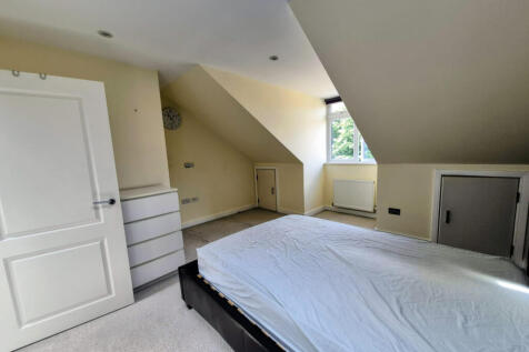Two Six Estates are delighted to present this spacious and well-appointed three double bedroom family home, ideally situated on the sought-after Highfield Road in Winchmore Hill.Offering generous acco