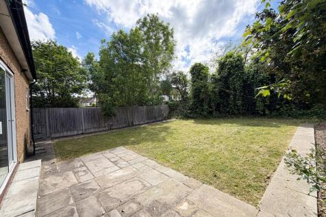 Langley Crescent E11