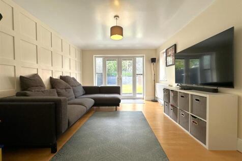 Large Sitting Room 927