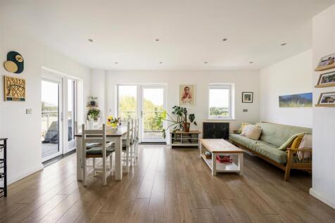 Thornbury Way, E17