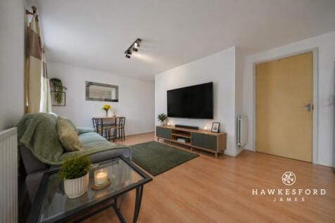 Onyx Drive, Sittingbourne - Living area/kitchen