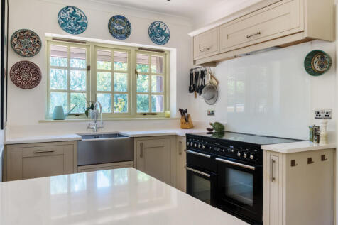 1320900-3-686e8bd...