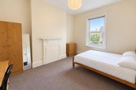 Sunbury Avenue, Jesmond, Newcastle Upon Tyne photo 4