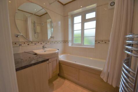Room 2 @ Ashbourne Road W5 photo 3