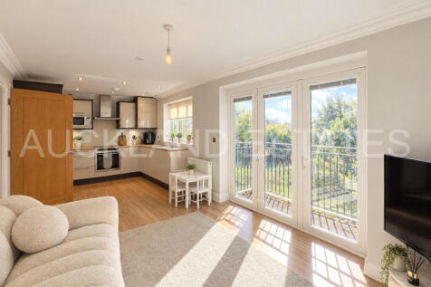 Bluebridge Road, Brookmans Park photo 3