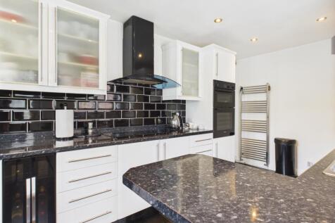 CAM03729G0-PR0056-STILL013