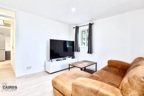 Kingston Avenue, Leatherhead, Surrey, KT22 photo 3