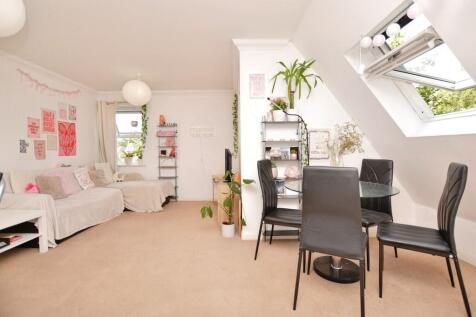 672d7187-Lounge 2...