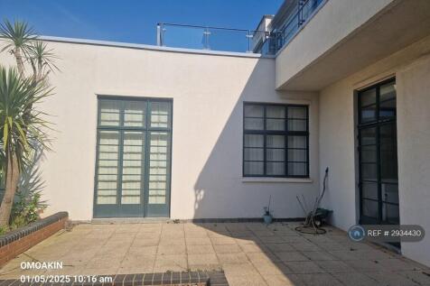 Courtlands, Sully, Penarth, CF64 photo 3
