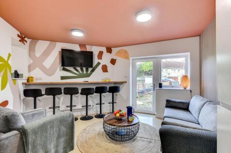 Eastover Grove, Bath, BA2 photo 3