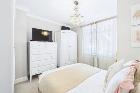 CAM01909G0-PR0330-STILL033