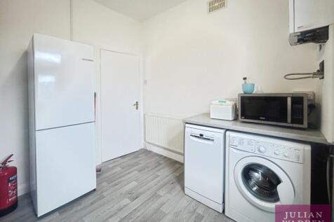 Wellington Road North, Heaton Chapel, Stockport, SK4 photo 4