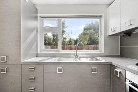 Station Way, Buckhurst Hill, IG9 photo 3