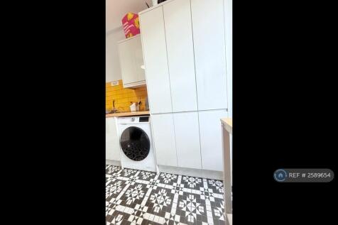 Shared Kitchen/Breakfast Room