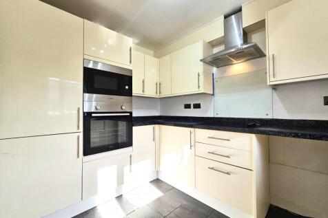 Hackett Close, Bilston, WV14 photo 3