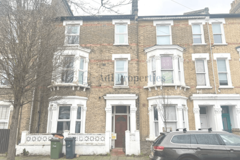 Three Bed Flat to let in Clapham