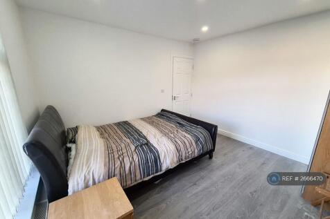 Bedroom 1 - Kingsize Bed