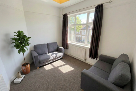 Hawton Crescent - Copy, Wollaton, East Midlands, NG8 photo 3