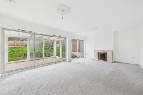 cam05591g0pr0121still008