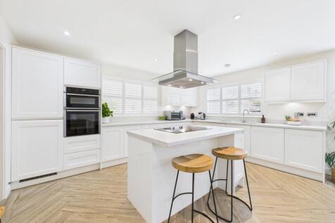 Stylish Fitted Kitchen
