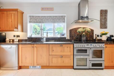 Kitchen/ Dining Room