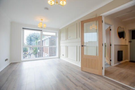 1-bed flat on Oakwood Court, Victoria Drive, Bognor Regis, West Sussex, £1,050/mo