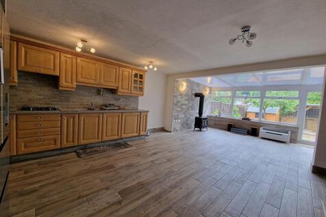 Bramstead Avenue, Compton, Wolverhampton, WV6 photo 3