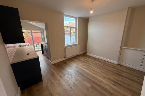 Tonge Moor Road, Bolton,  photo 3