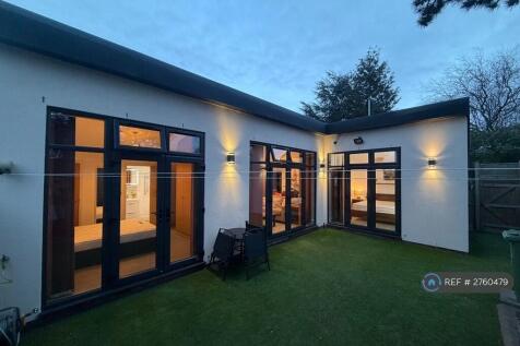 Garden/Back View/Rear Gate