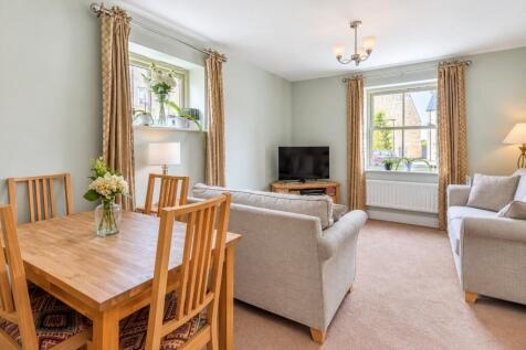 Cross Close, Cirencester, Gloucestershire, GL7 photo 4