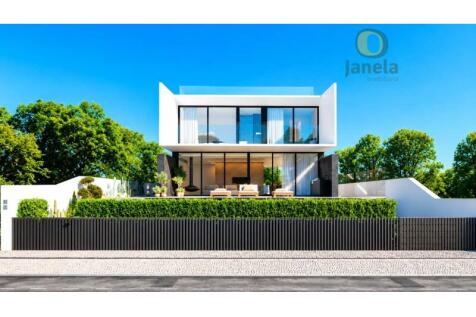 Luxury in the Algarve, with two swimming pools