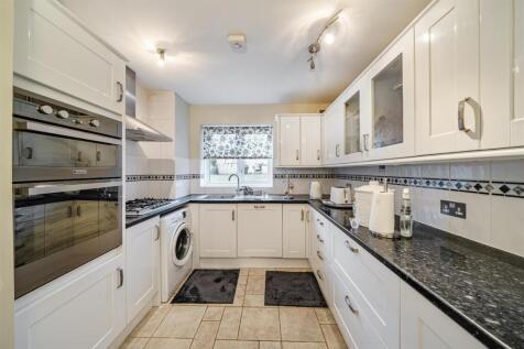 Grove Crescent - Kitchen.jpg