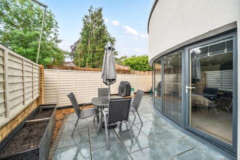 Court Lane Epsom KT19 photo 4