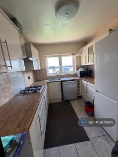 Coombewood Drive, Romford, RM6 photo 4
